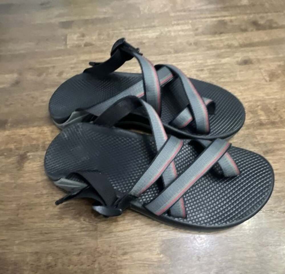 Chaco Z2 Cloud Sandals Size M9 Black Gray Red Toe Loop Mens 9